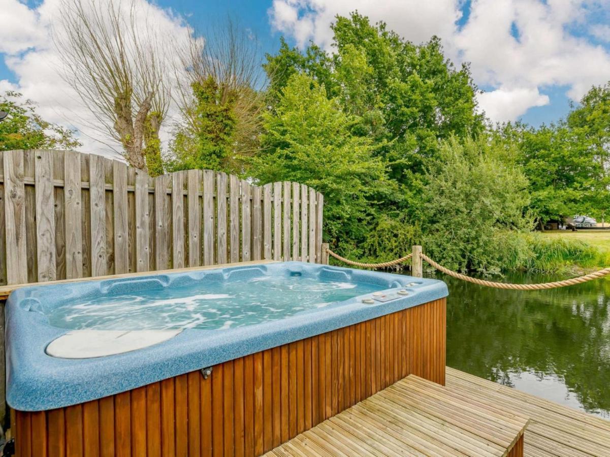 16Th Century Cartlodge With Private Hot Tub Diss Eksteriør bilde